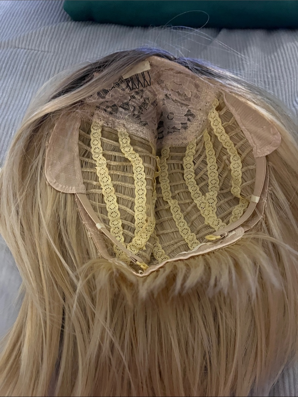 Blonde wig- Natural Blonde ombré - Picture 3 of 3